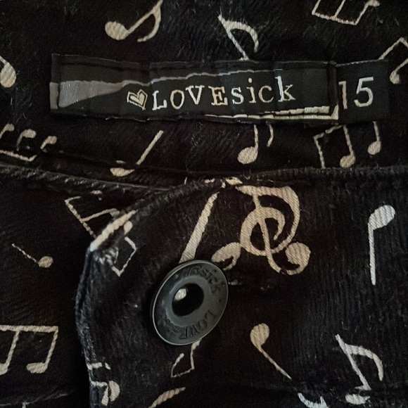 LOW RISE SHORTS (SZ 15) - Picture 2 of 4